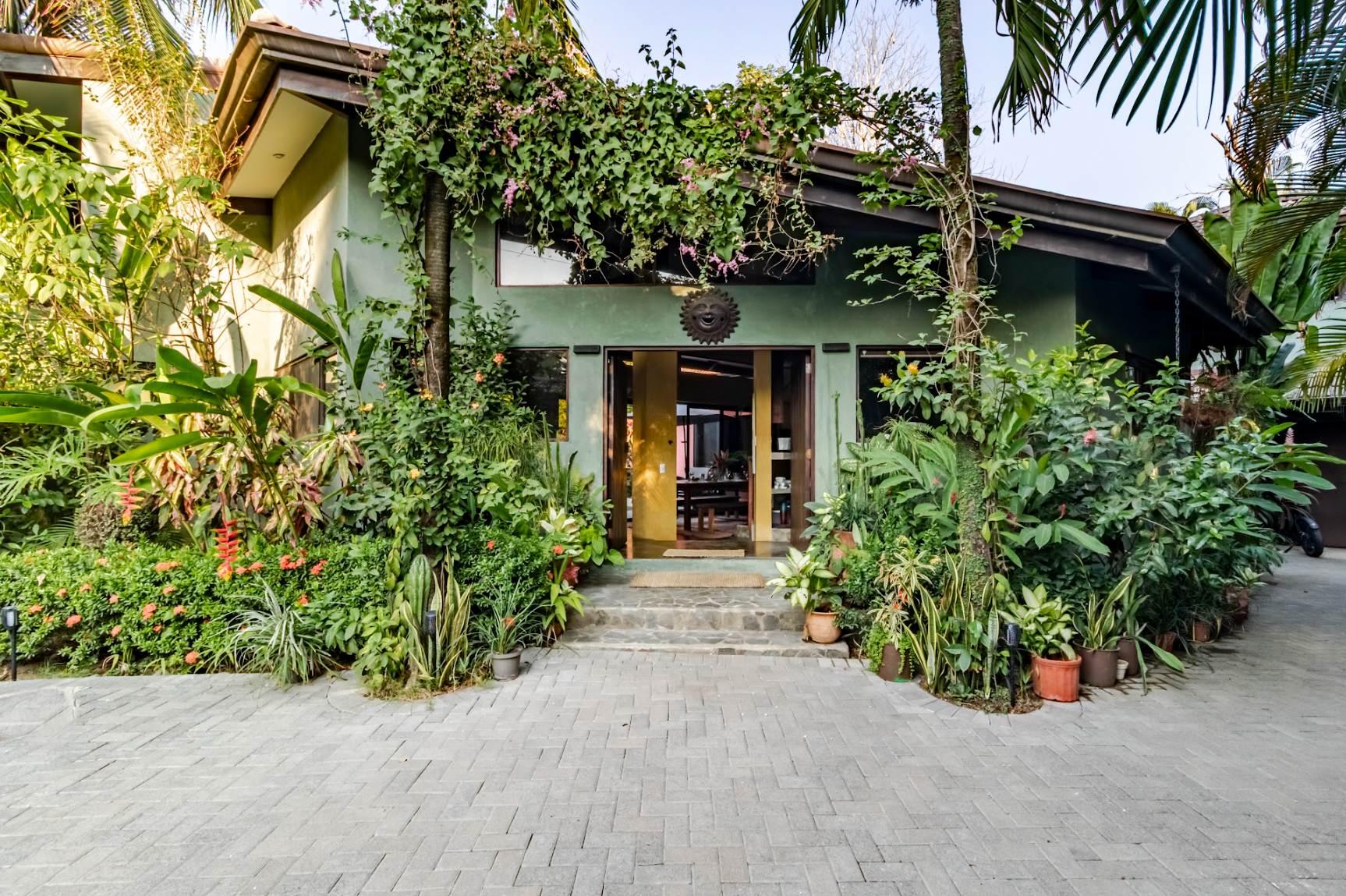 la lora beach villa santa teresa
